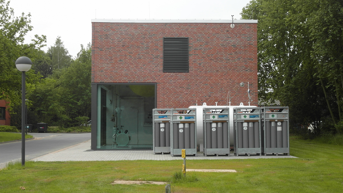 Heliumverflüssigung Physikalische Technische Bundesanstalt Braunschweig