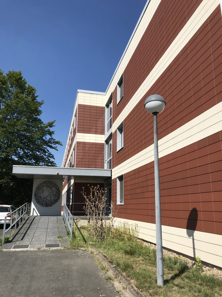 Fassade_Eingang.jpg